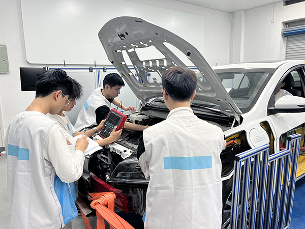 汽车基地学生实操 汽车基地学生实操